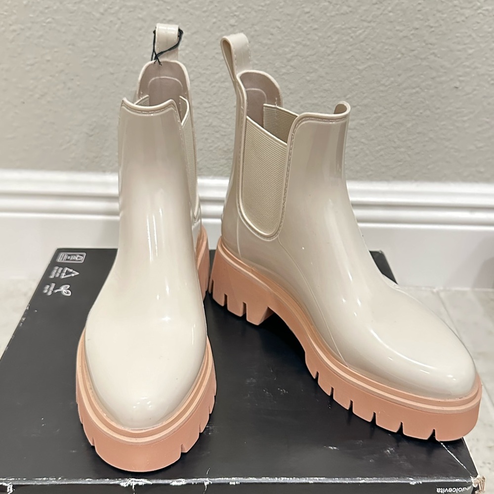 NWOB! DOLCE VITA Thundr H20 Ivory Patent Stella Waterproof Boots!